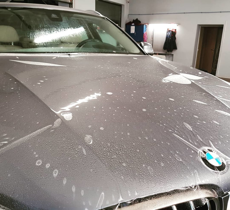 Paint protection installation on new cars 
